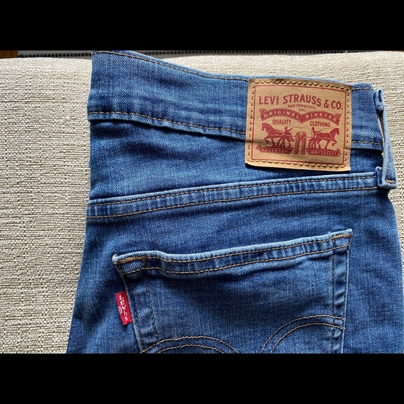Levi’s Boyfriend tapered-legs Jeans. - Picture 6 of 8